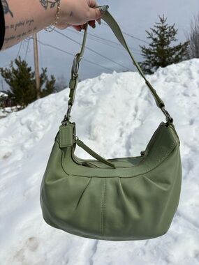 2010 Coach sage soho hobo 🌱✨